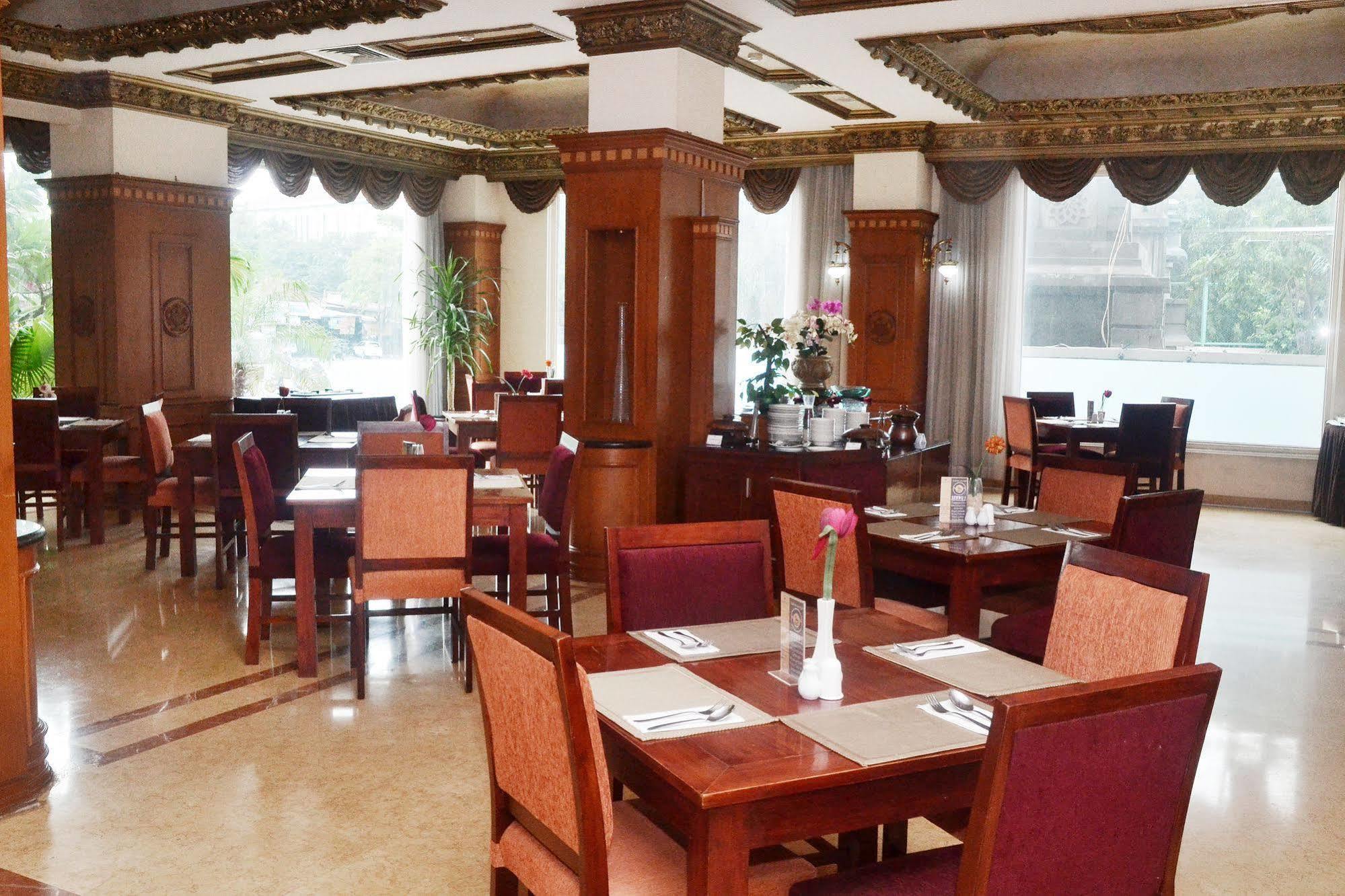 Zen Rooms Sultan Iskandar Muda Surabaya Exterior photo